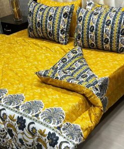 Double Bed Printed Bedding Set with 4 Pillow Covers