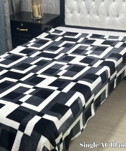 Warm yet lightweight single bed AC blanket in soft fleece
