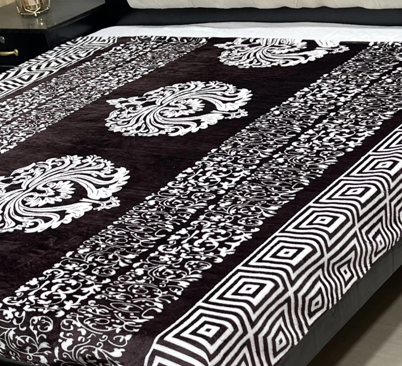 Warm yet lightweight double bed AC blanket in soft fleece