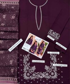 Zoomed in resham thread embroidery on Pezwaan SK-711 winter dhanak Pakistani ladies collection