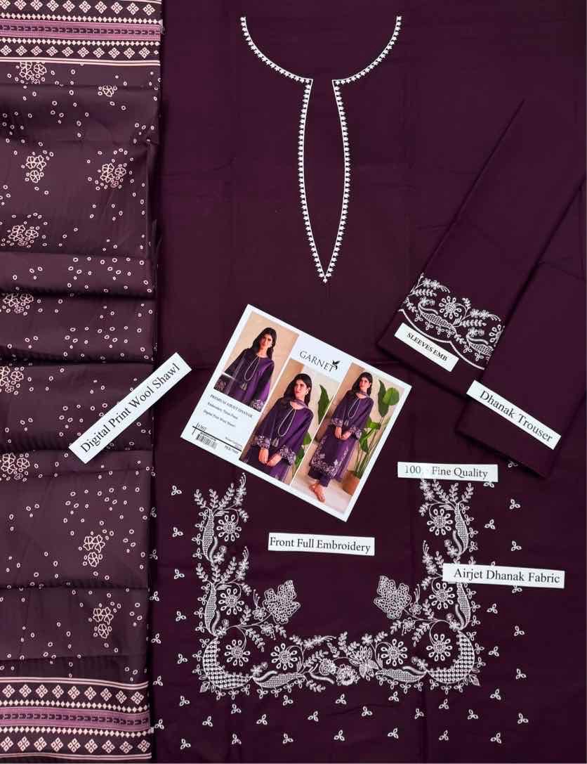 Zoomed in resham thread embroidery on Pezwaan SK-711 winter dhanak Pakistani ladies collection