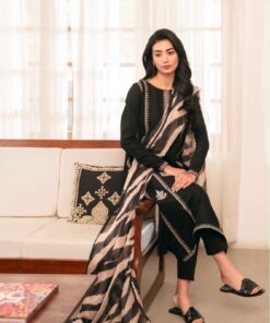 Zoomed in resham thread embroidery on Multani Khaddi Susi KH-214 multani khaddi susi Pakistani ladies collection