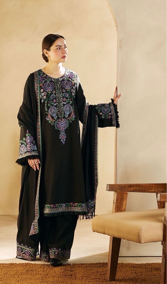 Fine needlework and resham daman patch of Omal by Komal OM-112 winter dhanak Pakistani ladies collection