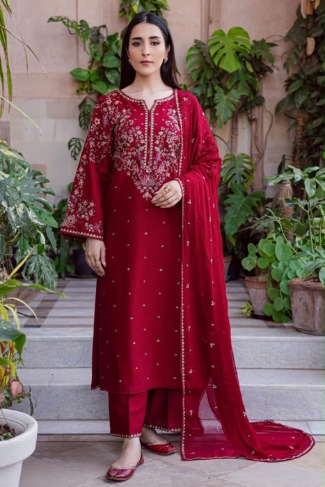 Coordinated dupatta drape and hem embroidery of Jazmin SK-698 winter dhanak Pakistani ladies collection