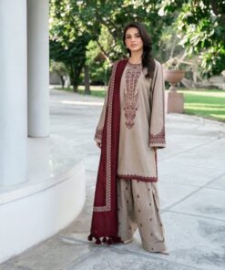 Zoomed in resham thread embroidery on Baroque SK-721 winter dhanak Pakistani ladies collection