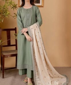 Zoomed in resham thread embroidery on Republic by womenswears SK-688 winter dhanak Pakistani ladies collection