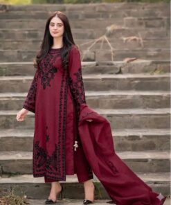 Zoomed in resham thread embroidery on Jazmin SK-696 winter dhanak Pakistani ladies collection