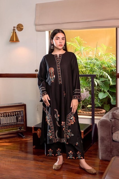Stunning Blue Unstitched Sapphire Winter Dhanak 2PC Embroidered Suit with intricate threadwork from Jalwa Store Winter Collection