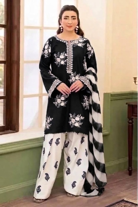 Overall model look of Zara Shahjahan SK-687 winter dhanak unstitched 3 piece winter suit at Jalwa Store