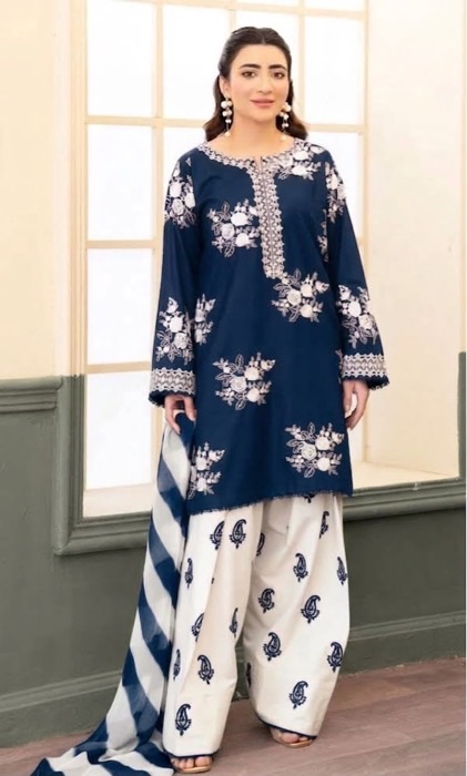 High definition fabric weave and sleeve embroidery of Sapphire SK-684 winter dhanak Pakistani ladies collection