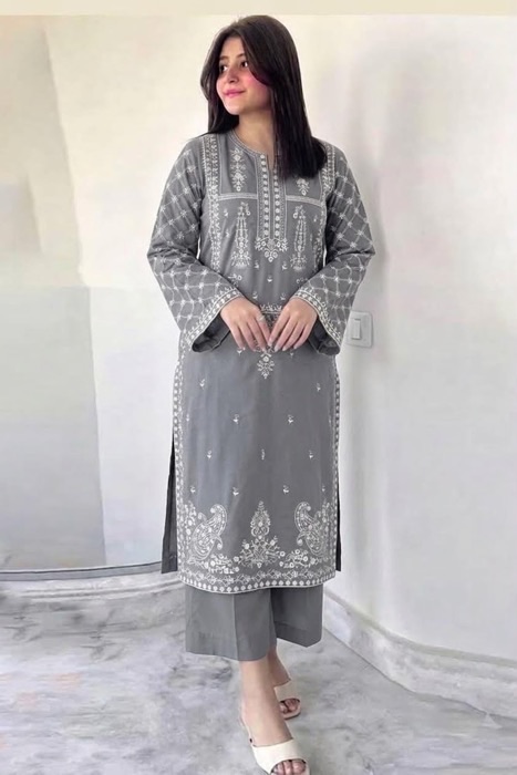 Gorgeous Peach 2PC Embroidered Sapphire Winter Dhanak Dress with intricate threadwork from Jalwa Store Winter Collection Classic Emerald Sapphire Dhanak 2-Piece Embroidered Winter Collection for cozy winter styling | Jalwa Store Pakistani Fashion