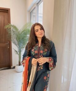 Coordinated dupatta drape and hem embroidery of Beechtree SK-675 winter dhanak Pakistani ladies collection