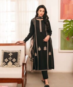 Matching woven winter shawl and trouser fabric of Batik SK-677 winter dhanak Pakistani ladies collection