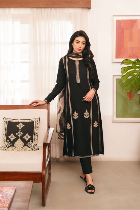 Matching woven winter shawl and trouser fabric of Batik SK-677 winter dhanak Pakistani ladies collection