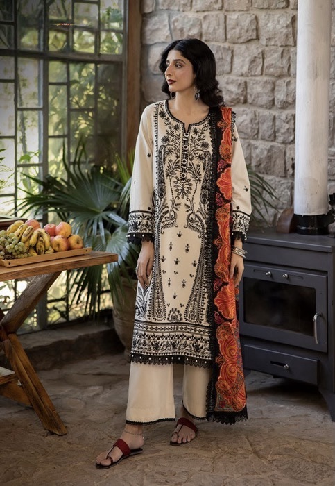 Coordinated dupatta drape and hem embroidery of Garnet SK-666 winter dhanak Pakistani ladies collection